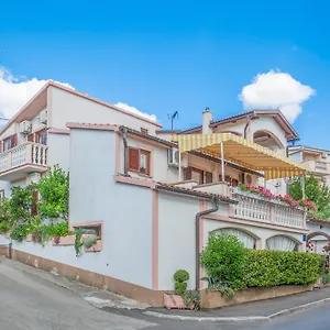 Apartment Danica, Maslenica