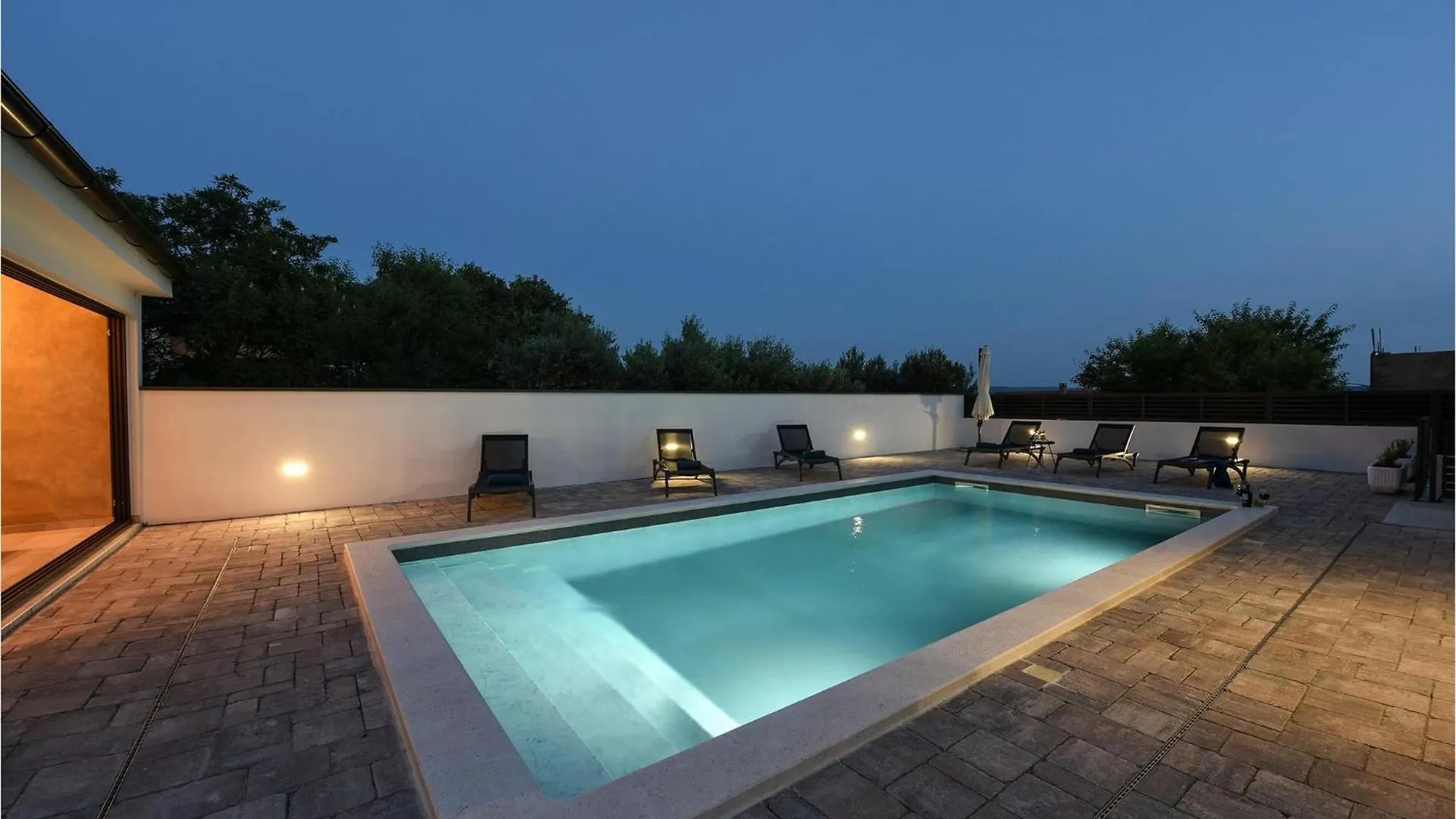 Villa Adelinda Maslenica 0*,